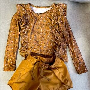 Olivia vest Amelie floral 4Y
EUC, used 3 times max